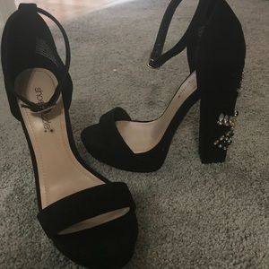 Black embellished heels sz 6